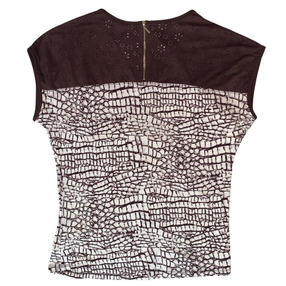 Knapp Studio Brown Giraffe pattern with Eyelets shoulder Top Size S - Picture 2 of 4